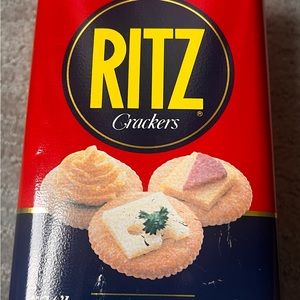 Vintage Ritz Crackers Tin! Super cute for kitchen/decor.